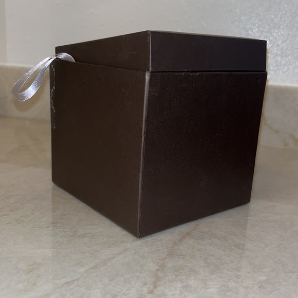 Y2K pre loved ladies Gucci watch (bracelet style) OG box - Picture 3 of 13